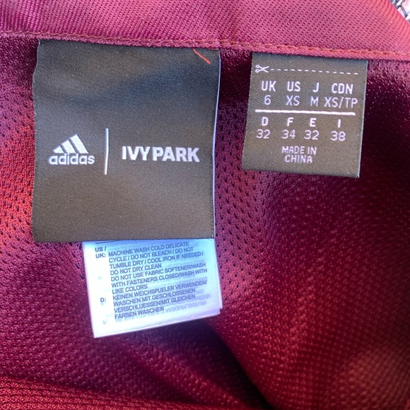 NWOT Women IVY PARK for ADIDAS MINI SIDE BUTTON TENNIS SKIRT - Picture 4 of 5